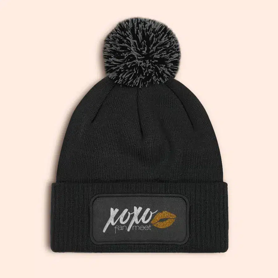 Bonnet avec ponpon XOXO Fan Meet