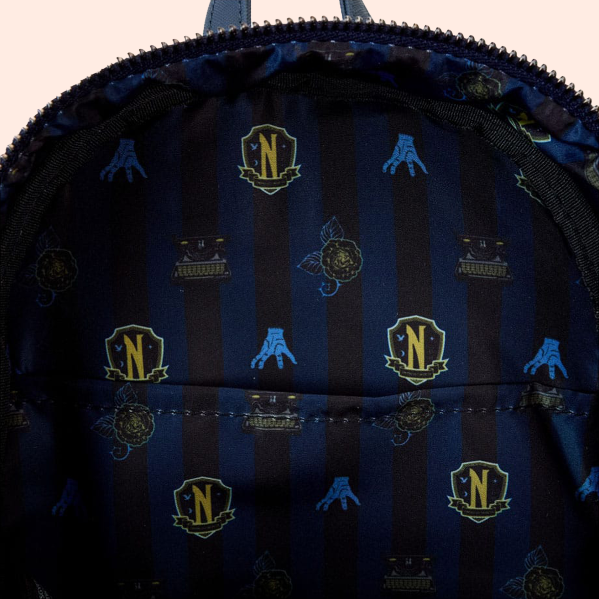 Wednesday by Loungefly sac à dos Mini Nevermore Academy interieur